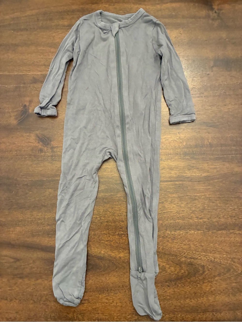 Kyte Baby Zippered Romper 6-12 Months Pajamas Bamboo Gray Minor Wash Wear